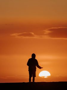 Preview wallpaper sunset, silhouette, sun, dark, evening