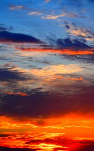 Preview wallpaper sunset, sky, clouds, sunlight, bright