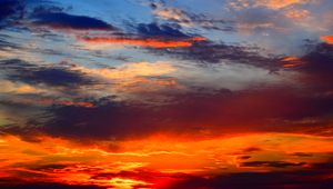 Preview wallpaper sunset, sky, clouds, sunlight, bright
