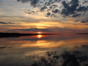 Preview wallpaper sunset, sky, lake, water, glare
