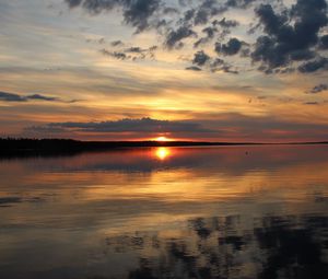 Preview wallpaper sunset, sky, lake, water, glare
