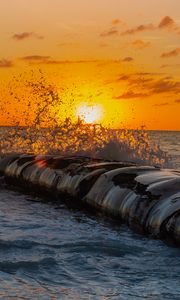 Preview wallpaper sunset, spray, sea, waves, sun