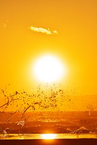 Preview wallpaper sunset, spray, sea, sun, horizon