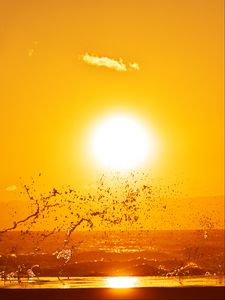 Preview wallpaper sunset, spray, sea, sun, horizon