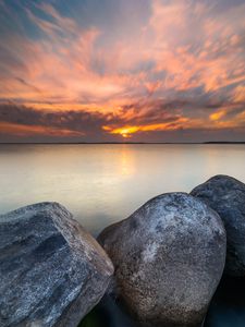 Preview wallpaper sunset, stone, sun, sea, horizon