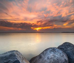 Preview wallpaper sunset, stone, sun, sea, horizon