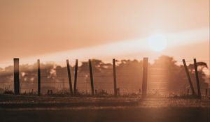 Preview wallpaper sunset, sun, bright, fence, dusk
