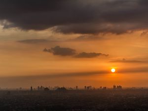 Preview wallpaper sunset, sun, city, sky