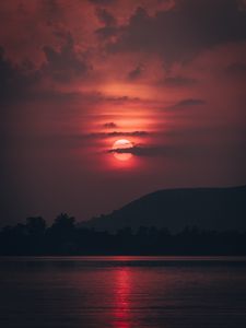 Preview wallpaper sunset, sun, clouds, dusk, landscape