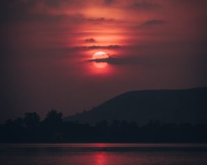 Preview wallpaper sunset, sun, clouds, dusk, landscape