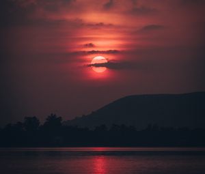 Preview wallpaper sunset, sun, clouds, dusk, landscape