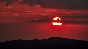 Preview wallpaper sunset, sun, clouds, dusk, dark, landscape