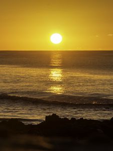 Preview wallpaper sunset, sun, coast, sea, waves
