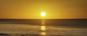 Preview wallpaper sunset, sun, coast, sea, waves