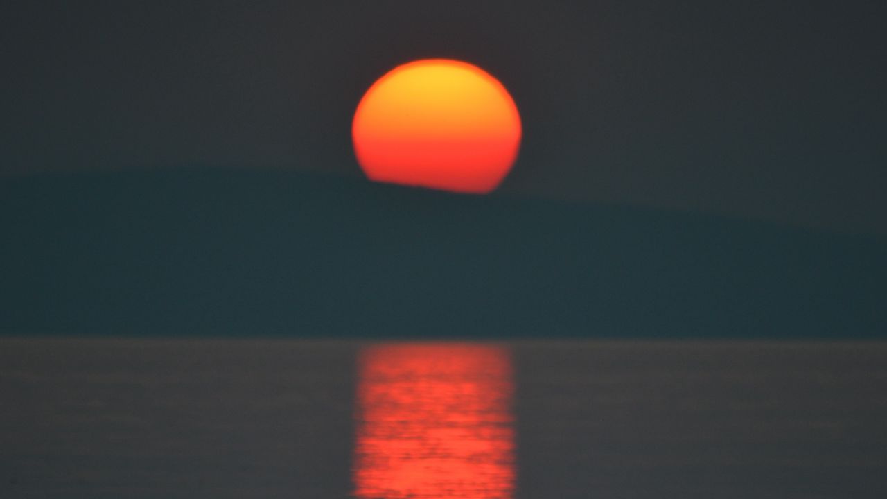 Wallpaper sunset, sun, dark, water, reflection