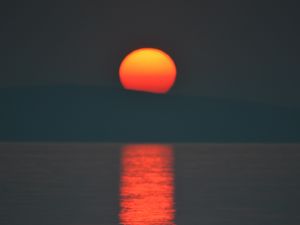 Preview wallpaper sunset, sun, dark, water, reflection