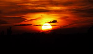 Preview wallpaper sunset, sun, dark, clouds