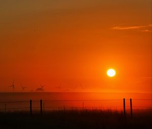 Preview wallpaper sunset, sun, dusk, field, landscape