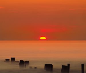 Preview wallpaper sunset, sun, fog, sea, horizon