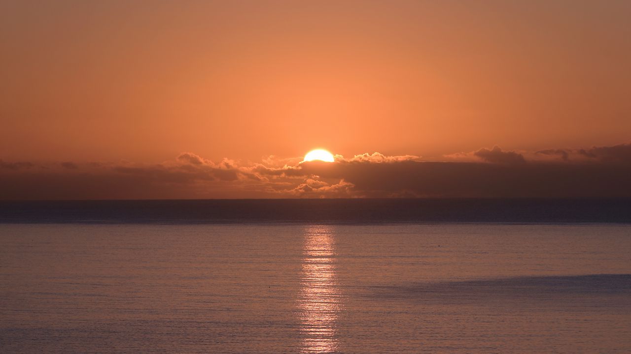 Wallpaper sunset, sun, glare, horizon, water