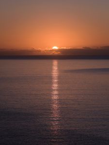 Preview wallpaper sunset, sun, glare, horizon, water