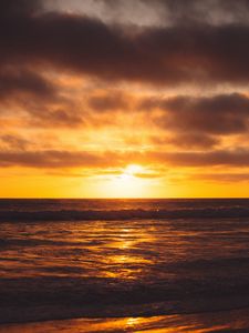 Preview wallpaper sunset, sun, glare, water, clouds