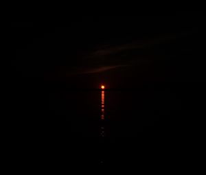 Preview wallpaper sunset, sun, glare, water, dark, horizon
