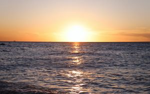 Preview wallpaper sunset, sun, glare, sea, horizon, water