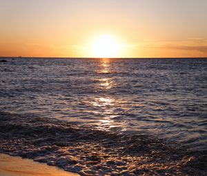 Preview wallpaper sunset, sun, glare, sea, horizon, water