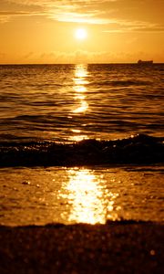 Preview wallpaper sunset, sun, glare, horizon, coast