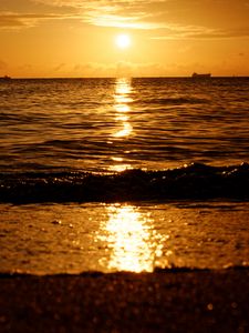Preview wallpaper sunset, sun, glare, horizon, coast