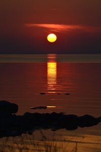 Preview wallpaper sunset, sun, glare, water, horizon, evening