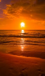 Preview wallpaper sunset, sun, glare, sea, water, horizon