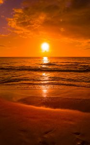 Preview wallpaper sunset, sun, glare, sea, water, horizon