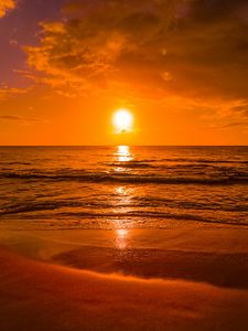 Preview wallpaper sunset, sun, glare, sea, water, horizon