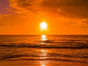 Preview wallpaper sunset, sun, glare, sea, water, horizon