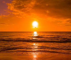 Preview wallpaper sunset, sun, glare, sea, water, horizon