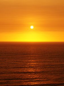 Preview wallpaper sunset, sun, glare, water, waves