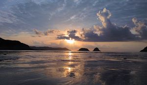 Preview wallpaper sunset, sun, glare, sea, clouds