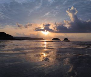Preview wallpaper sunset, sun, glare, sea, clouds