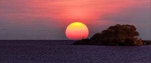 Preview wallpaper sunset, sun, horizon, rock, sea