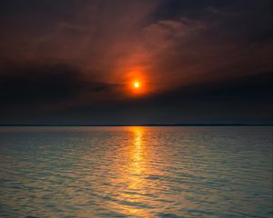 Preview wallpaper sunset, sun, horizon, reflections, waves