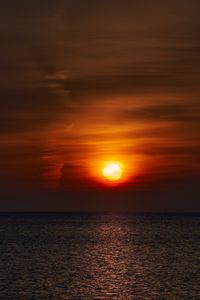 Preview wallpaper sunset, sun, horizon, glare, sky, water