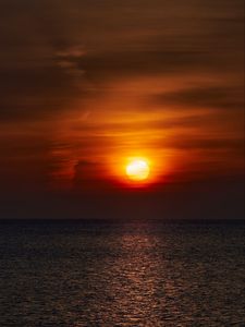 Preview wallpaper sunset, sun, horizon, glare, sky, water