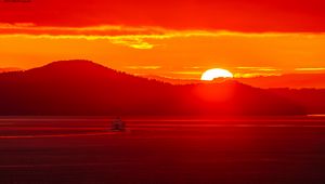Preview wallpaper sunset, sun, mountains, sea, nature, red