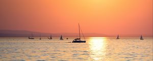 Preview wallpaper sunset, sun, ocean, boats, horizon