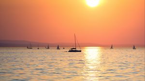 Preview wallpaper sunset, sun, ocean, boats, horizon