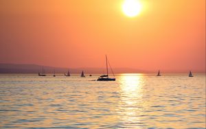 Preview wallpaper sunset, sun, ocean, boats, horizon