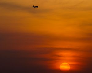 Preview wallpaper sunset, sun, plane, horizon