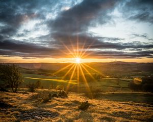 Preview wallpaper sunset, sun, rays, light, field, landscape